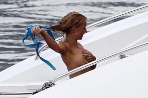 Geri Halliwell nippel slip 04