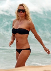 Pamela Anderson Hawaii 03