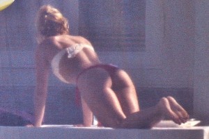 Shakira thong Miami 05