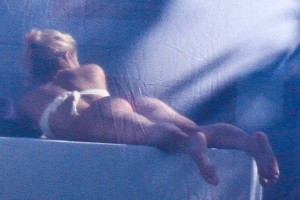 Shakira thong Miami 08