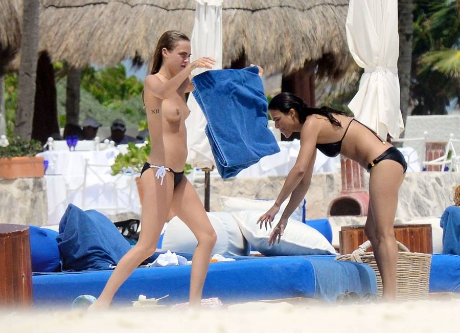 Cara Delevingne y Michelle Rodriguez topless 01