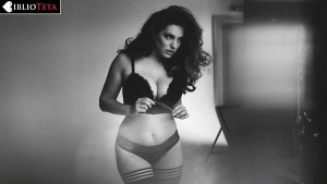 Kelly Brook - 2015 Calendar 08