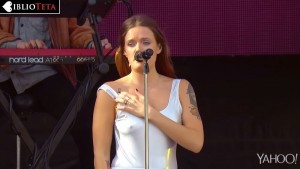 Tove Lo nipple slip 02