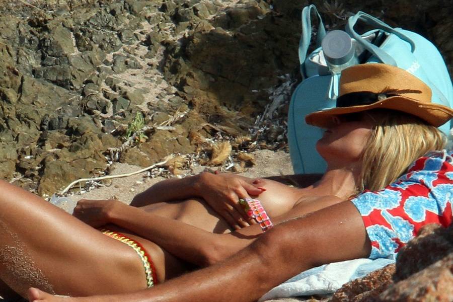 Heidi Klum topless Italy 01