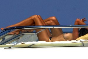 Cindy Crawford topless Italy 07