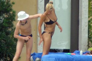 Anna Kournikova topless 02