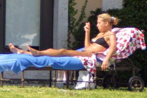 Anna Kournikova topless 03