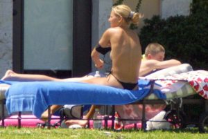 Anna Kournikova topless 04