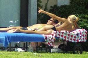 Anna Kournikova topless 09