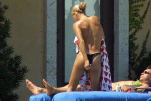 Anna Kournikova topless 13