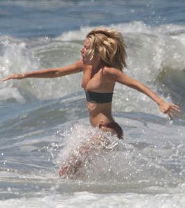 sienna-miller-topless-california-07